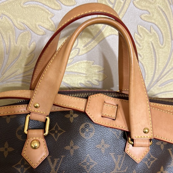 Louis Vuitton Retiro EUC. Comes with bag and receipt - Picture 8 of 17